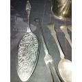 A VINTAGE AND ANTIQUE COLLECTION KITCHENALIA SOLD AS IS