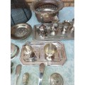 A VINTAGE COLLECTION KITCHENALIA SOLD AS IS