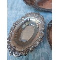 A COLLECTION OF VICTORIAN VINTAGE AND ANTIQUE SERVING TRAYS AND BOWLS