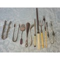 A MIXED VINTAGE AND ANTIQUE CUTLERY COLLECTION  SOLD AS IS