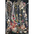 A VINTAGE COLLECTION JOB LOT COSTUME NECKLACES SOLD AS IS