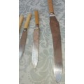 AN ANTIQUE COLLECTION OF BONE HANDLE KNIVES