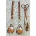 A VINTAGE SET OF SALAD LADELS AND AN ANTIQUE TONG