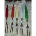 A MIXED JOBLOT CUTLERY SOLD AS IS