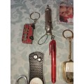 A JOBLOT COLLECTION OF NOVELTY KEY RINGS AND POCKET KNIVES