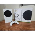 XBox S Series 512GB includes 1 remote and original box Immaculate