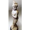 VERY NICE Resin statue of Venus of the Bath