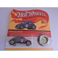 Hot Wheels VW VOLKSWAGEN BEETLE with matching collector Button..