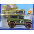 Hot Wheels Land Rover Defender 90 ( Green with mud ) Short Card # BAKKIE BONANZA #.......