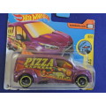 Hot Wheels FORD Transit Connect ( Pizza Purple ).