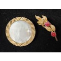 2 X VINTAGE BROOCHES