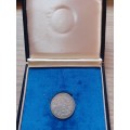 1896 1 SHILLING AND 1896 6 PENCE IN A BOX WITH SILVER PLATE FOR : GEBEKS 80 L.J. PICTION