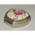 Vintage gilt metal pill box with bouquet decoration on ceramic - Made in Japan