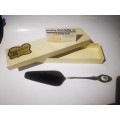 Eetrite - 24ct Gold Plated Cake Lifter