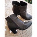 Ladies Shoes - Grey Boots (Size 7)