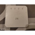 ZTE MF927U 3G/4G/LTE Mobile Wi-Fi Modem Router Bundle - White