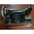 Singer manual sewing machine ED 167458
