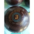 4 Vintage henselite bowling balls in carry bag