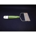 Green crinkly cut tool