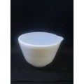 Milk glass mixing bow with pouring tip