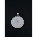 Shell pendant set in 925 silver