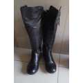 Size 7 ladies boots with warm inner. New but selling as second hand