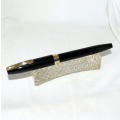 Vintage Sheaffer Target fountain pen in good and working condition, fine nib.