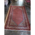 A Persian hand knotted Sarab rug