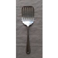 Antique Chromium Plate, Cake Lifter 18cm long.Made in England. R 250.00 View scans