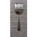 Antique Chromium Plate, Cake Lifter 18cm long.Made in England. R 250.00 View scans