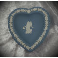 Wedgewood Blue Heart Shape tray still in box -box=130x130x25mm