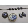 Vintage DELFTS blue & White Porcelain Jewelry 2xbrooches,bracelet and earings (not cleaned)