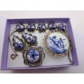 Vintage DELFTS blue & White Porcelain Jewelry 2xbrooches,bracelet and earings (not cleaned)