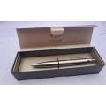 Pre-0wned Parker Ballpoint pen in box (ink is dry) Great Condition