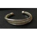 TIFFANY + CO STERLING SILVER .925 OPEN BANGLE WITH MESH INSET WILL FIT 22CM WRIST **EXCELLENT**