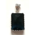 STERLING SILVER AND GLASS PENDANT 20 X 25MM 13.2 GRAMS