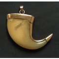 9K GOLD (TESTED)  VICTORIAN LION`S CLAW PENDANT 25X 40MM 14.8G