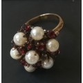 14CT GOLD GARNET AND PEARL CLUSTER RING  SIZE L   TOTAL WEIGHT  5.33 GRAMS