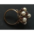 14CT GOLD GARNET AND PEARL CLUSTER RING  SIZE L   TOTAL WEIGHT  5.33 GRAMS