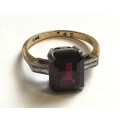 18CT GOLD RING WITH OBLONG RED SPINEL  SIZE I1/2  TOTAL WEIGHT  3.4 GRAMS