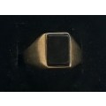 9CT GOLD SIGNET RING WITH OBLONG ONYX SIZE K1/2  TOTAL WEIGHT  3.3GRAMS