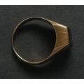 9CT GOLD SIGNET RING WITH OBLONG ONYX SIZE K1/2  TOTAL WEIGHT  3.3GRAMS