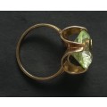 9CT GOLD DRESS RING WITH URANIUM/VASELINE GLASS SIZE K  TOTAL WEIGHT  3.8GRAMS