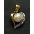9CT GOLD AND PEARL PENDANT 10X20MM 1.5G