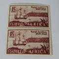 SACC 126 - British Settlers 1 1/2d varieties - flow on upper stamp and flag flow lower stamp (126b)