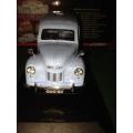 Corgi - Austin A40 Van Cow & Gate - Road Traders Limited Edition (NOS - New old Stock)