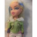 M.G.A Bratz Doll 2001 (a lot taller than usual (29cm) and Jointed hands and elbows)