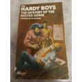 Job lot of 6 Vintage The Hardy Boys (4 x Hard covers 2 x Soft Covers)