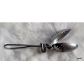 VINTAGE TEA INFUSER (SPOON SHAPED)