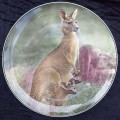 Collectable wall decor-Royal Doulton-Mother Kangaroo with Joey Scenery/D6423